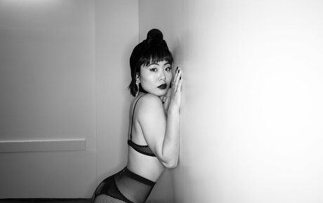 Nicole Kang sexy model pic