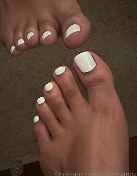 crreamy nude actress pic