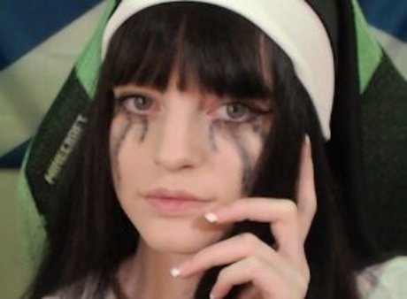 Exoe ASMR adult model photo