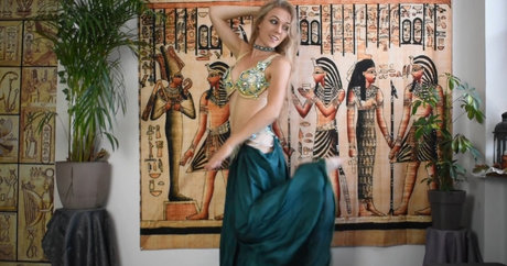 Belly Dancer Lisa star pornographic image