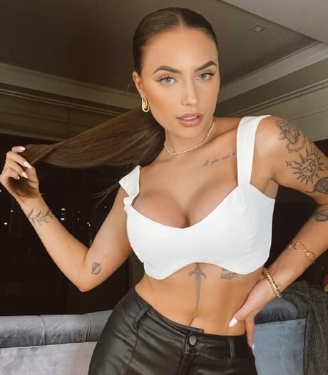 Isa Rockenbach adult star img