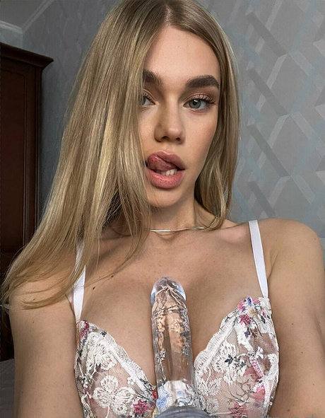 uwetpeach free pornstar images