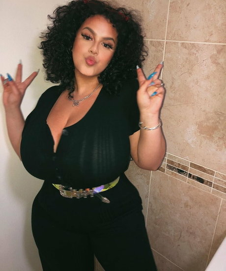 Hunny Mims exclusive star photos