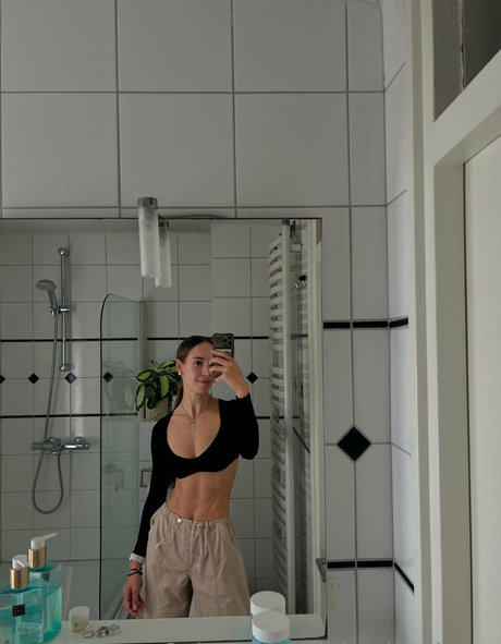 feralxxxberry pornstar sex picture