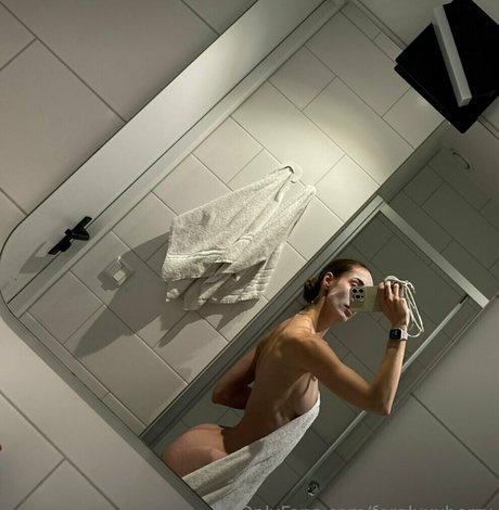 feralxxxberry star porn pics