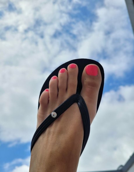 laila lou nude model pictures