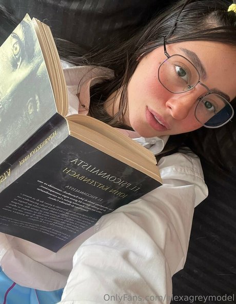 zoelushmodel model high quality images