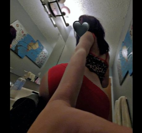 Gray Hawkes model nice photo