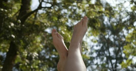 cuteneighborsfeet exclusive actress picture