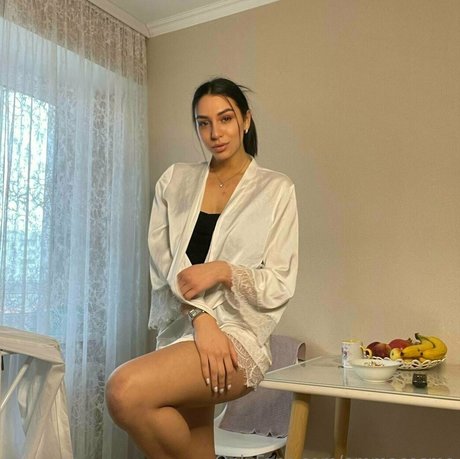 emmacosmo exclusive actress pictures