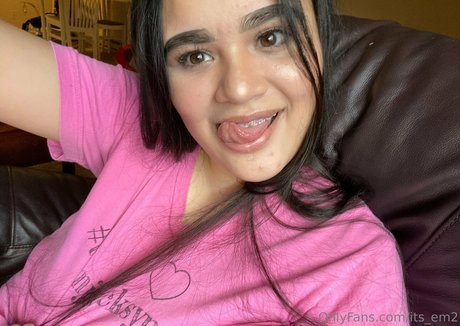 its em2 xxx pornstar photo