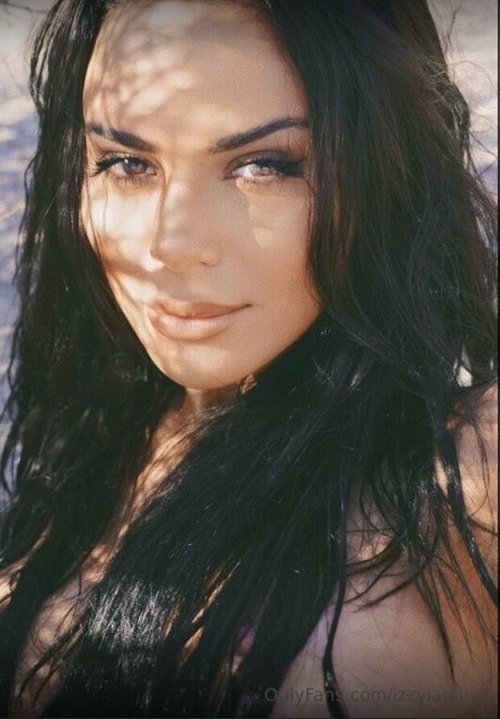 Izzy La Reina star nude image