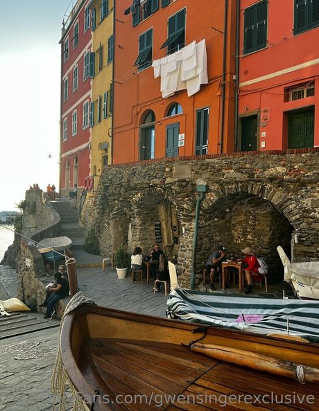 gwensingerexclusive art actress img