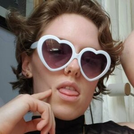 Anya Volz art star pictures