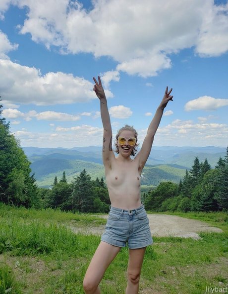 Anya Volz star top galleries