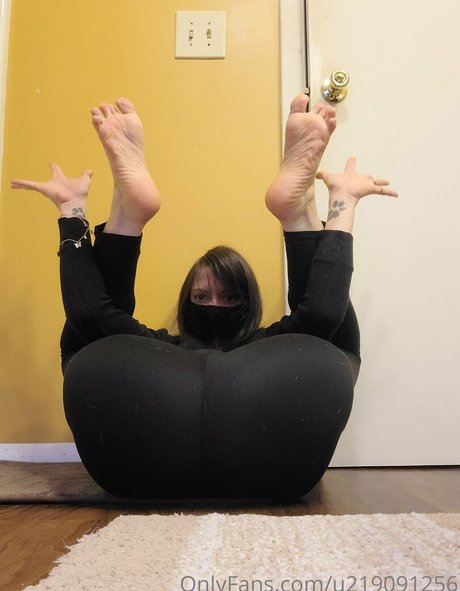 one lonely foot adult actress pictures