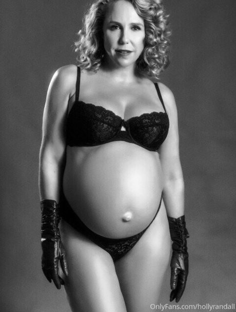 Pregnant Women star hot pics