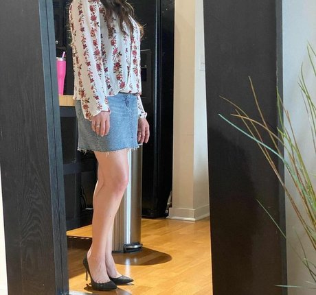 NipplyNurse star naked pics