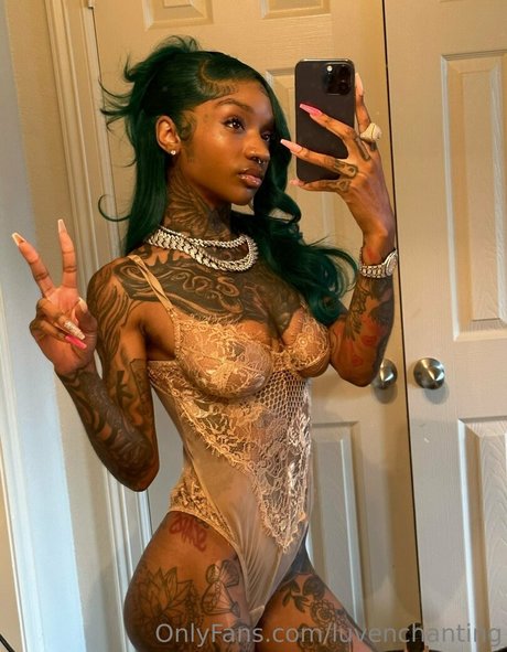 luvenchanting star hot pic