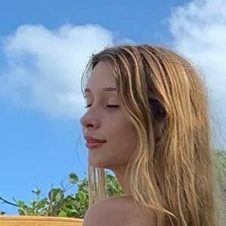 Camilleadrt art model images