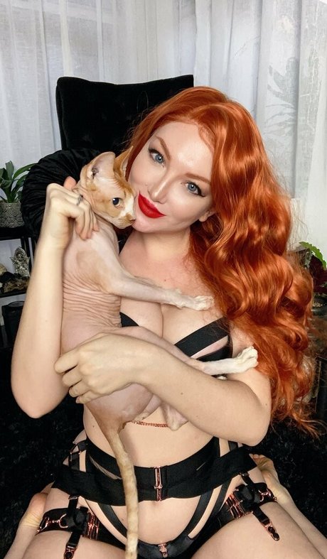 ashlewddae hot star pics