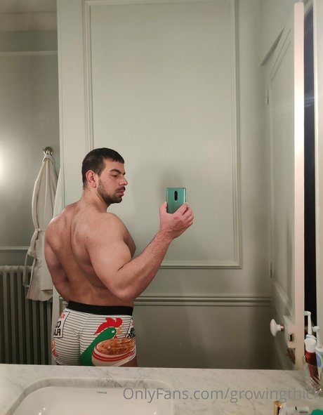 growingthick naked star picture
