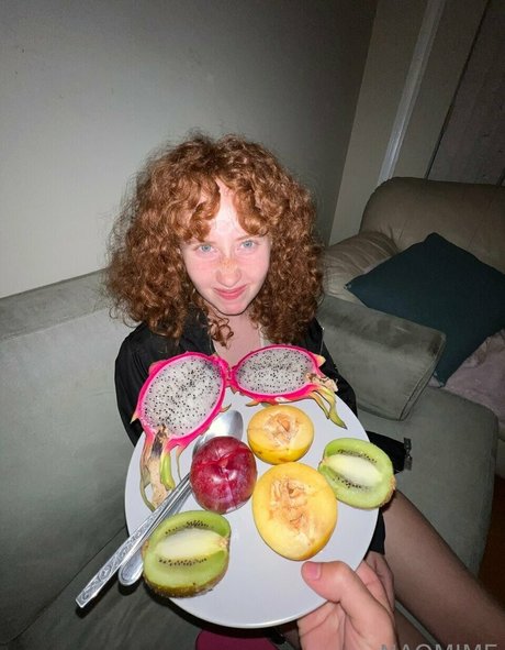 naomime high quality actress gallery