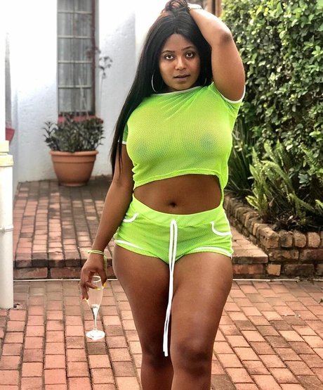 Bella Batista star exclusive images