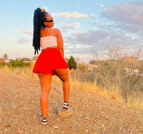 Bella Batista model top photo