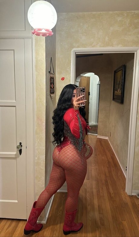 Scarlet May star exclusive pictures