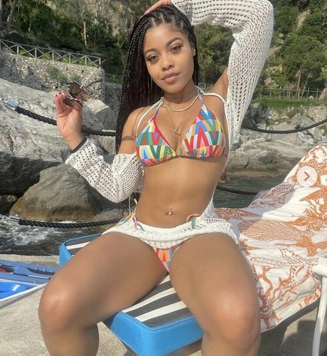 Rappers Daughters model pic