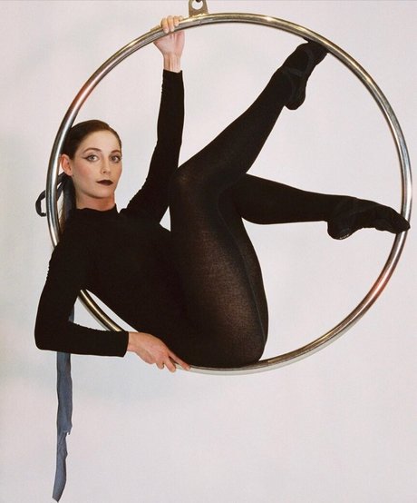 AlexandraQnin erotic model img