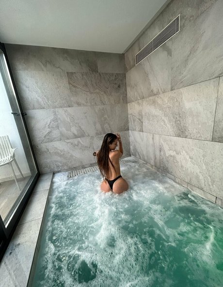 ari russo erotic model pictures