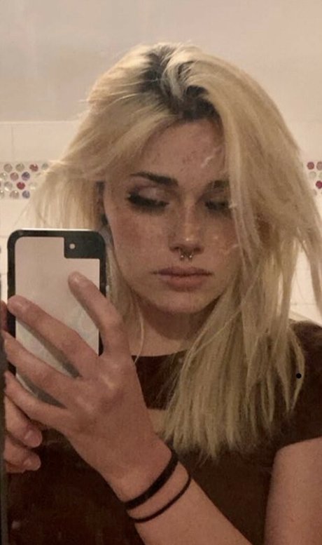 Swoyal model nude pics