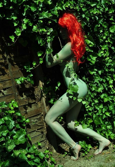 GroovyFlowerGirl star naked photos