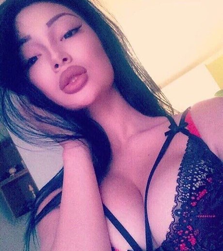 Amina Akanova model hd pic