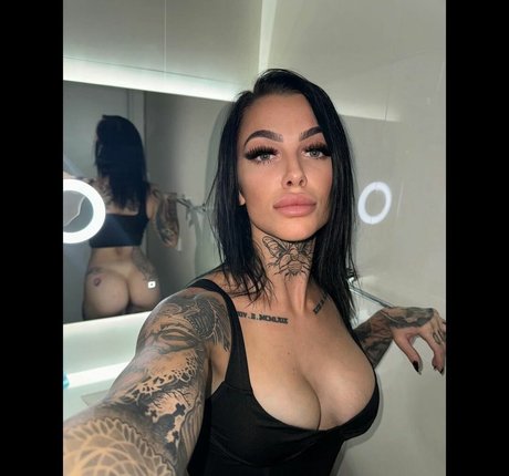 ssatan666 beautiful model image