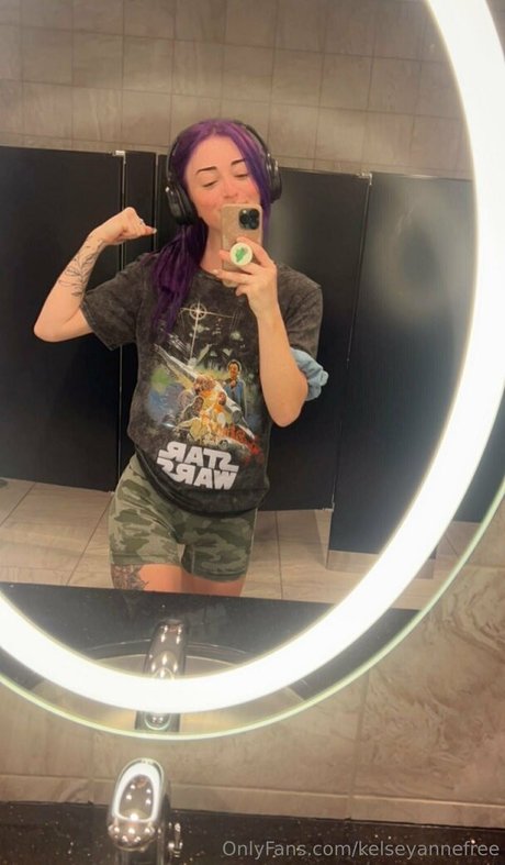 kelseyannefree nudes model picture