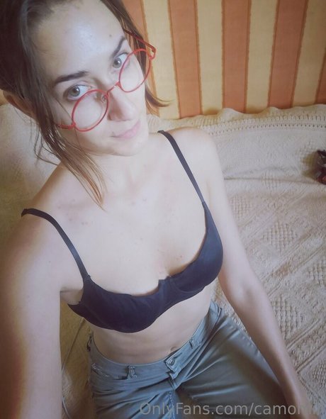 camomilleee hot model photo