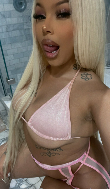 kyralaced beautiful model pics