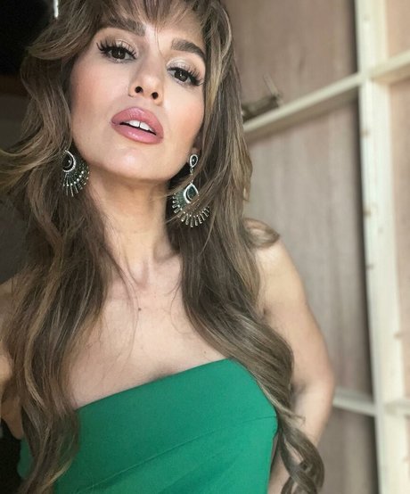 Christy Carlson Romano xxx model pictures