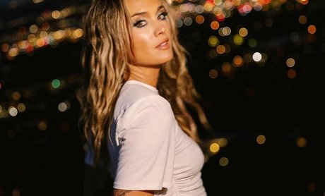 Sophia Scott star sexy pic