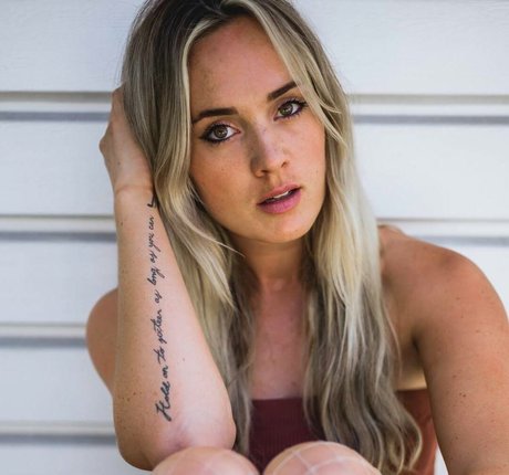 Sophia Scott pornstar nude pictures