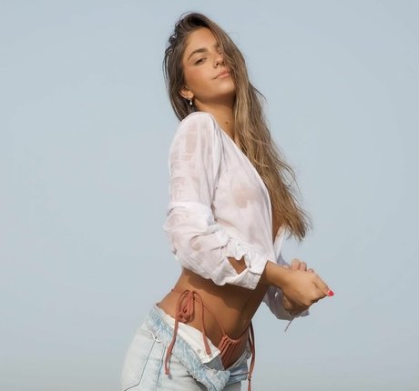 tanned onlyfans beautiful picture