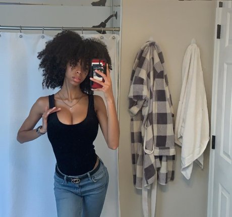 Kira Imani pornstar pretty picture