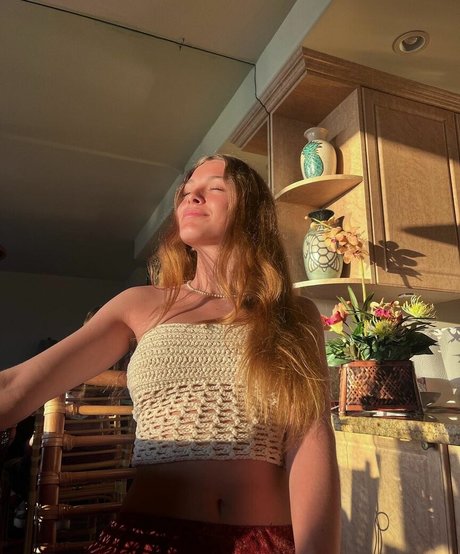 Anika Grace model art image