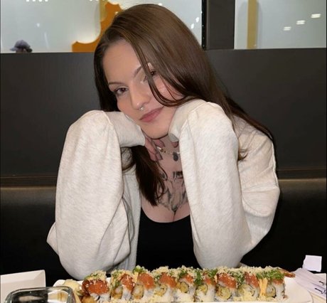 Rhiannon Jena pretty pornstar images