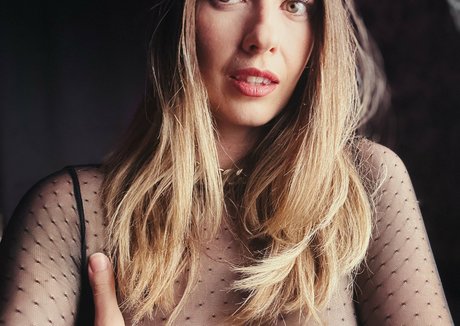 ElectricApril erotic pornstar photo