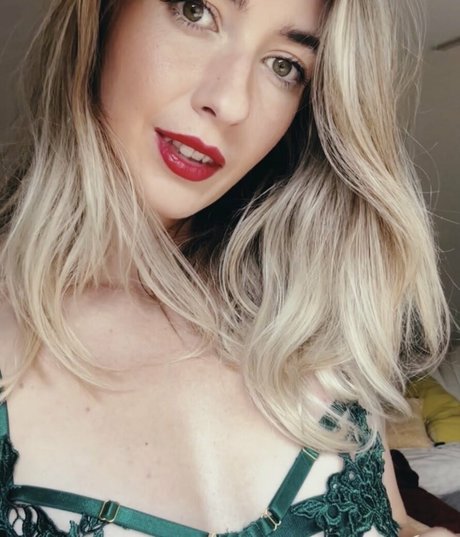 ElectricApril nude model gallery