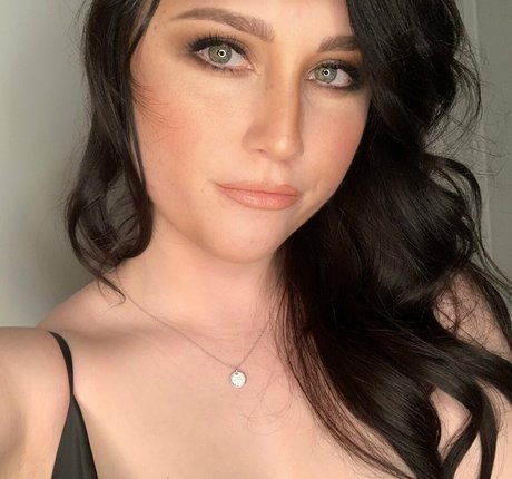 lewdkumi adult model pictures